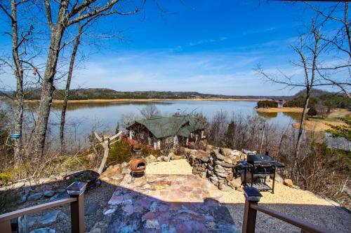 The Lookout Lake View Hot Tub and Grill - photo 9