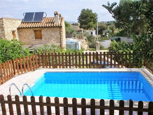 Comfortable Chalet in Masdenverge with Private Pool — 4-Star Luxury Hotel in Masdenverge, Spain