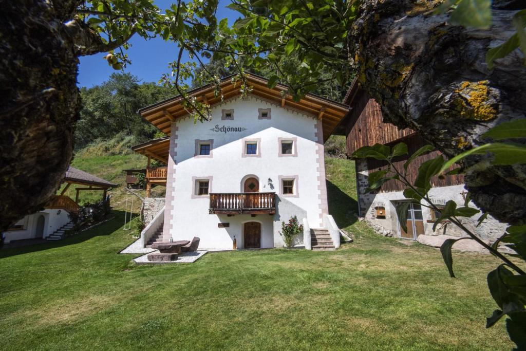 Schoenau Bio & SPA Family Apartments — 4-Star Luxury Hotel in Laion, Italy
