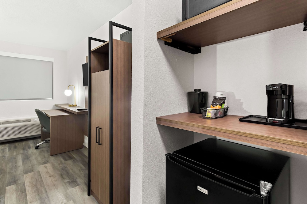 SureStay by Best Western Groves - photo 9