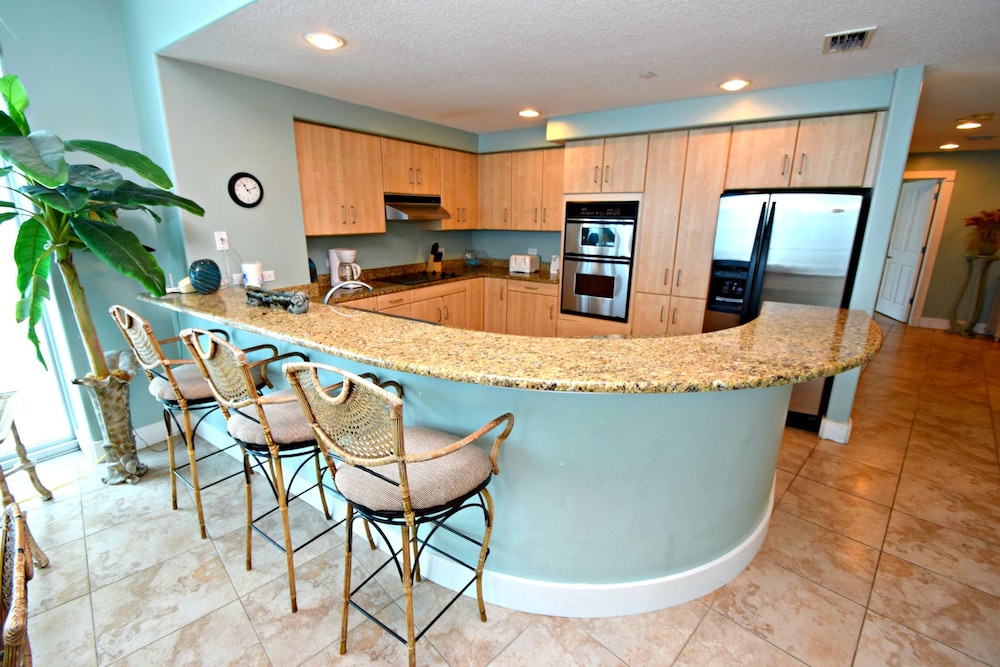 Island Tower 703 by RedAwning - photo 5