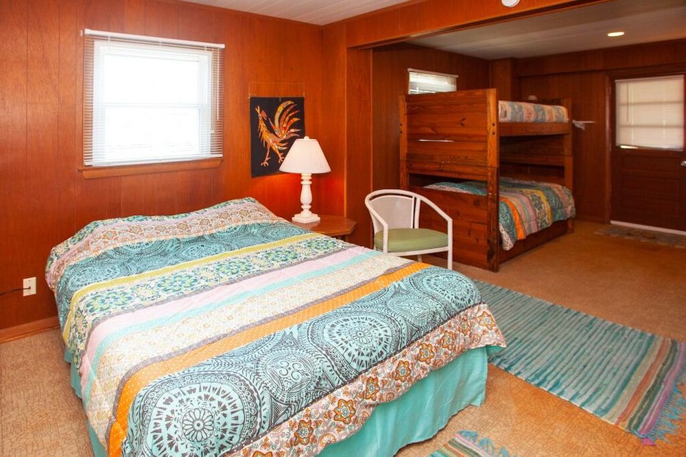 Three Knots in Virginia Beach, United States