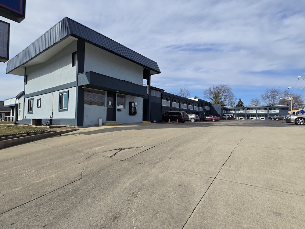 Richmond Inn & Suites - photo 26