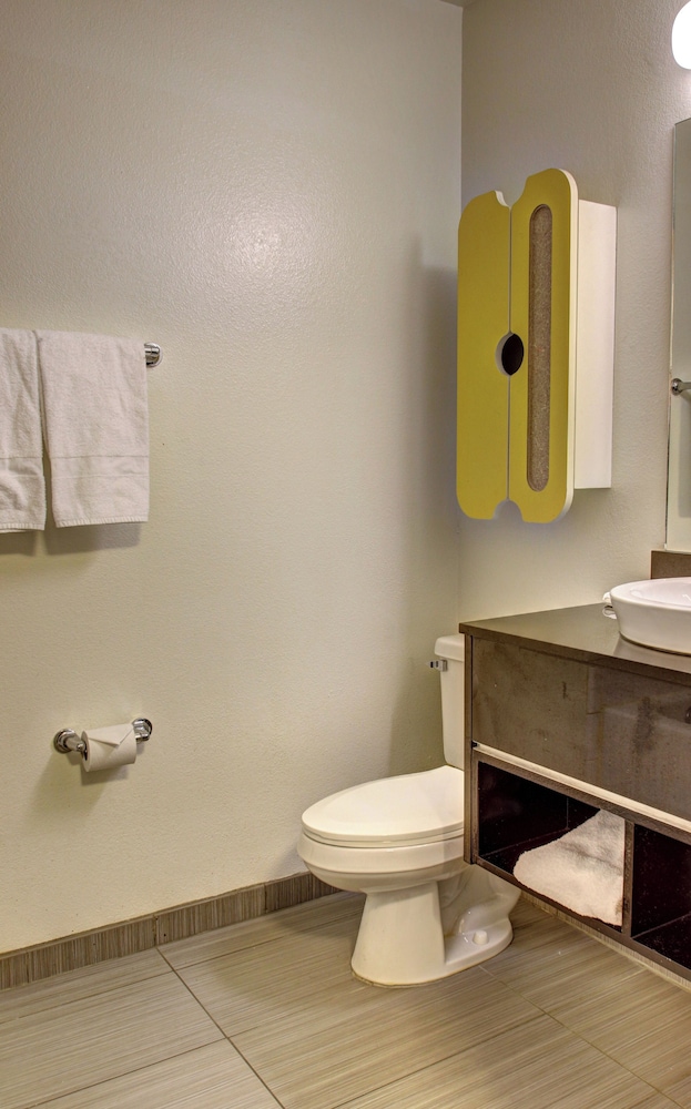 Econo Lodge Murray - photo 35