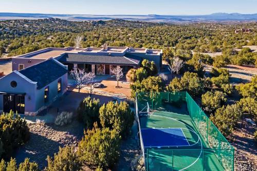 Windy Acres Retreat in Santa Fe, United States