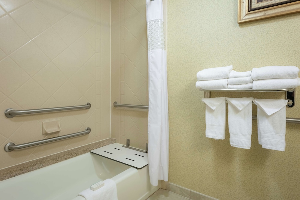 Hampton Inn & Suites Vicksburg - photo 43