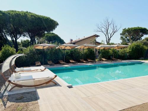 Villa With Mediterranean Garden In Castiglione — 4-Star Luxury Hotel in Marina Di Grosseto, Italy
