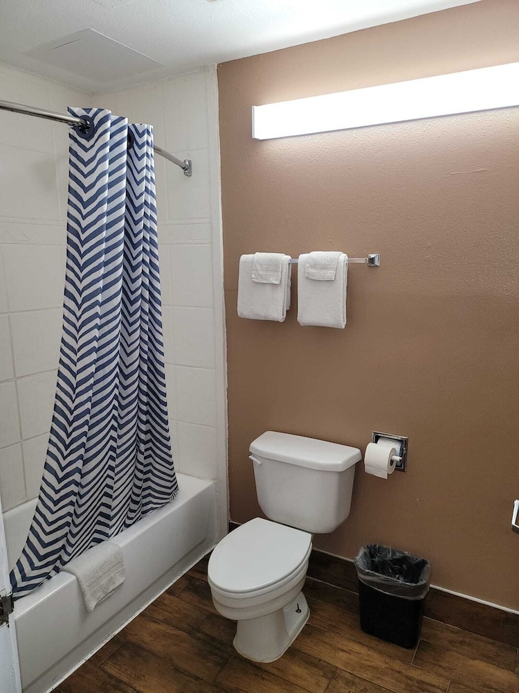 Texas Inn & Suites Raymondville - photo 38