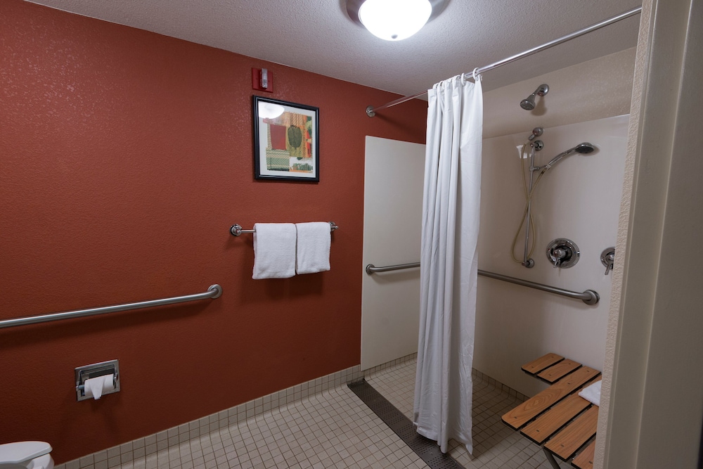 Red Roof Inn Dayton North Airport - photo 17