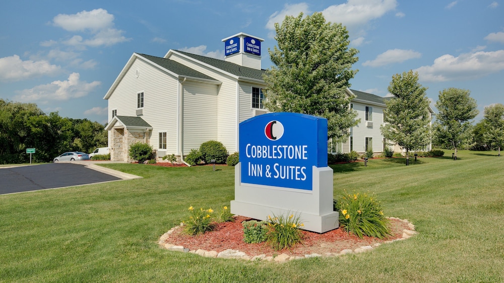 Cobblestone Inn & Suites Clintonville - photo 62