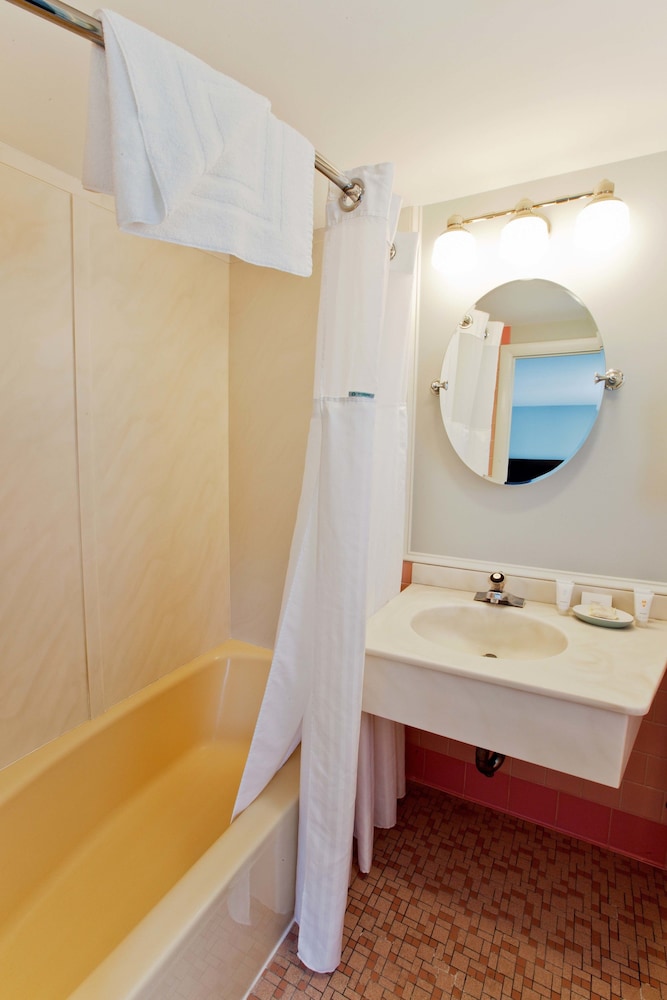 Seaglass Inn & Spa - photo 19