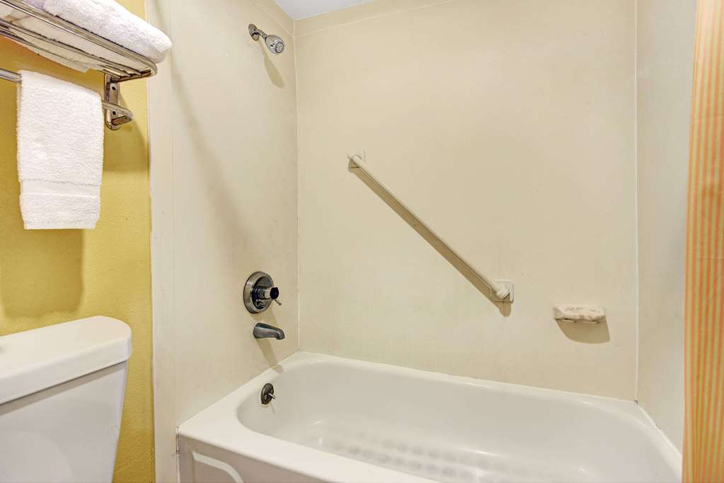Super 8 by Wyndham Nashville Near Downtown I 40 - photo 7