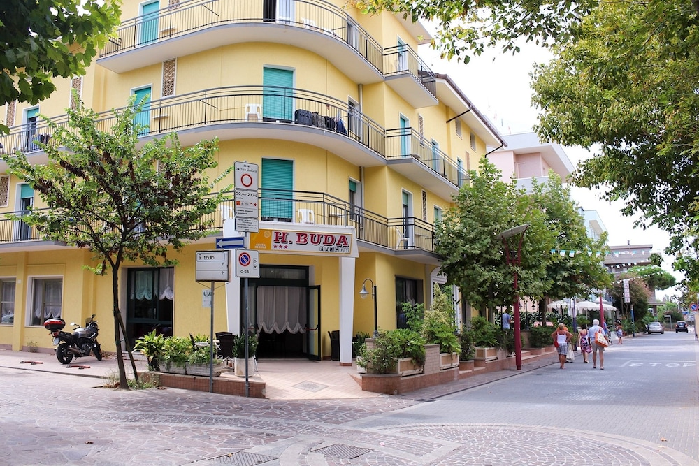 Hotel Buda - carbon neutral hotel in Unknown City