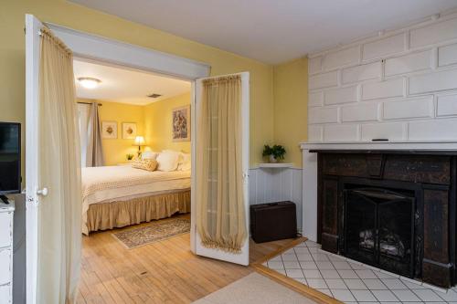 Inn at Beulah Beach on Crystal Lake - photo 34