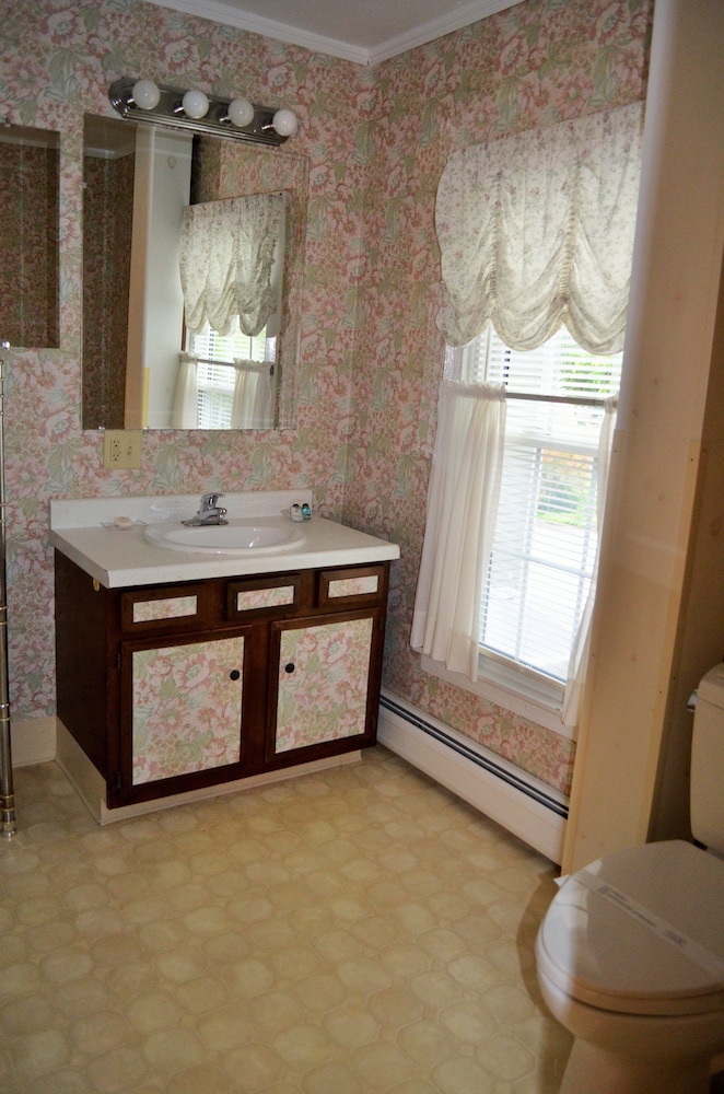 Maple Terrace Motel - photo 49