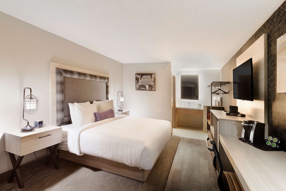 Days Inn by Wyndham Reno South - photo 2