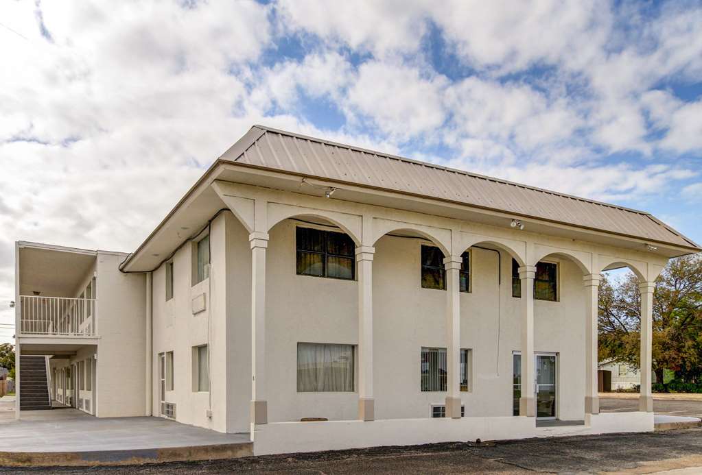 Motel 6 Waco Lacy Lakeview - photo 2