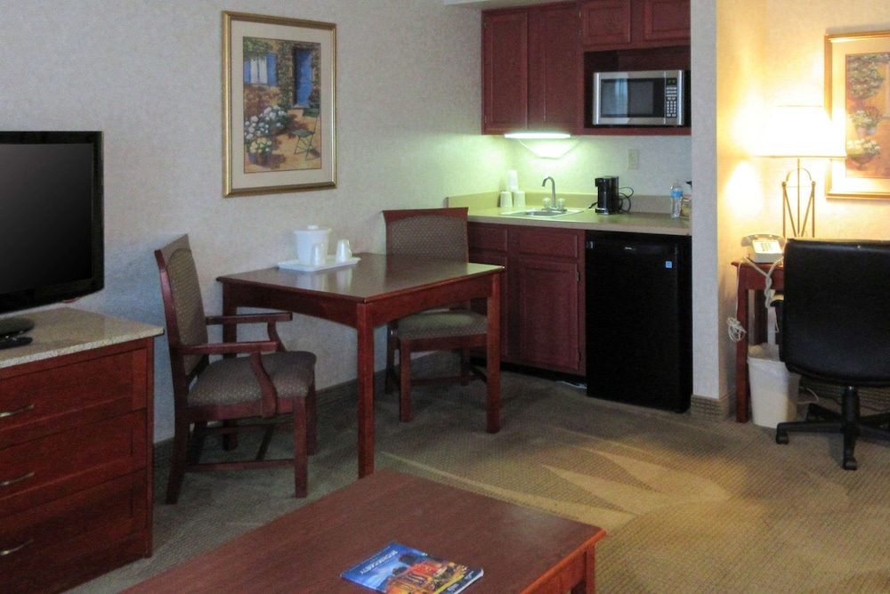 Quality Inn & Suites Albuquerque Midtown University Area - photo 14