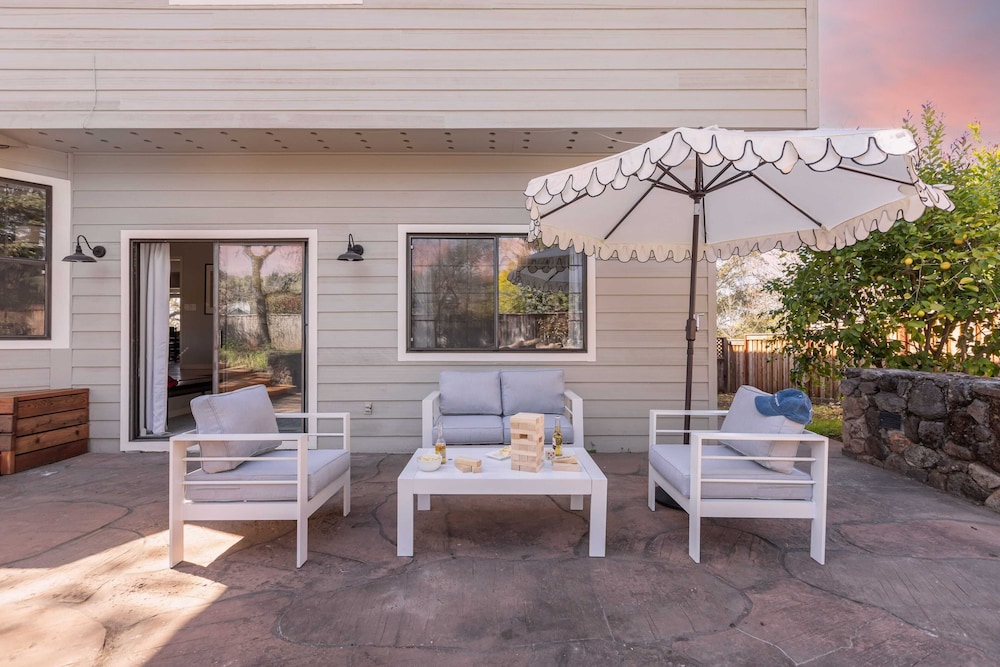 Jasmine by Avantstay Entertainers Paradise w Hot Tub Pool Table & Large Patio - photo 18