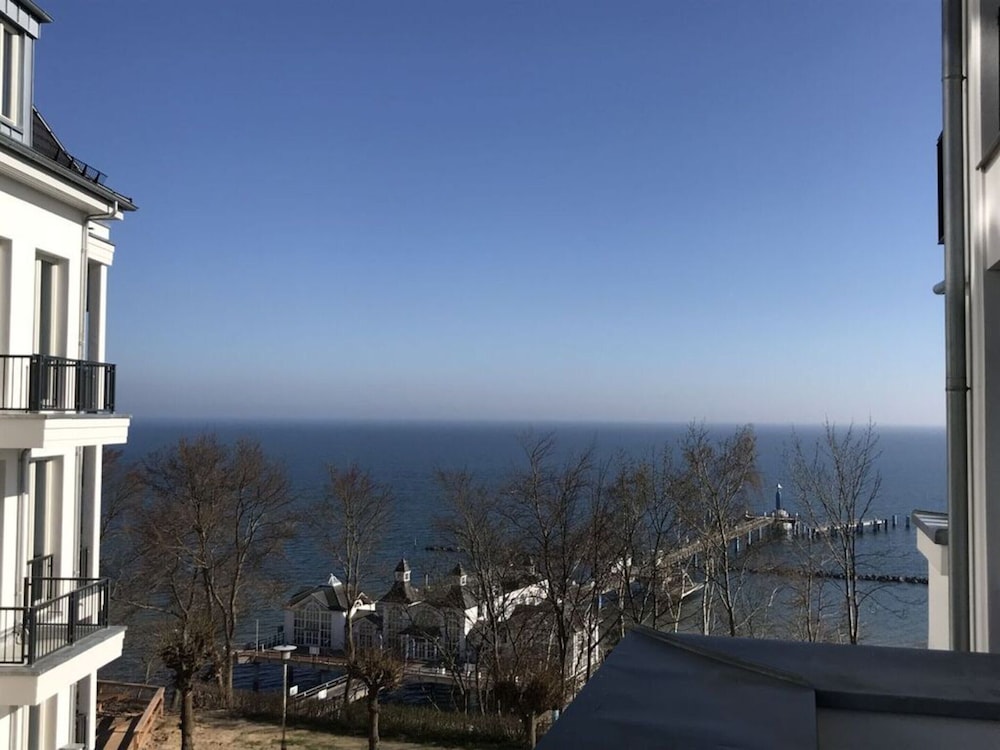 Apartment on the beach in Sellin — 4-Star Luxury Hotel in Ostseebad Sellin, Germany