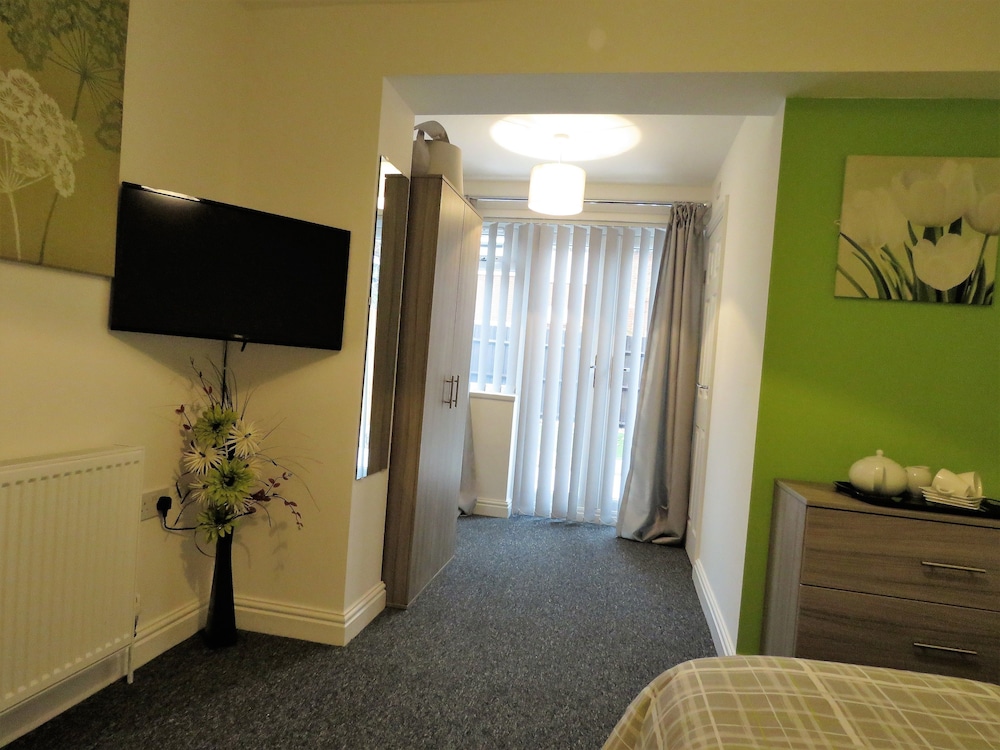 StayNEC Moat House Birmingham For Company Contractor and Leisure Stays NEC HS2 JLR Airport — 5-Star Luxury Hotel in Birmingham, United Kingdom