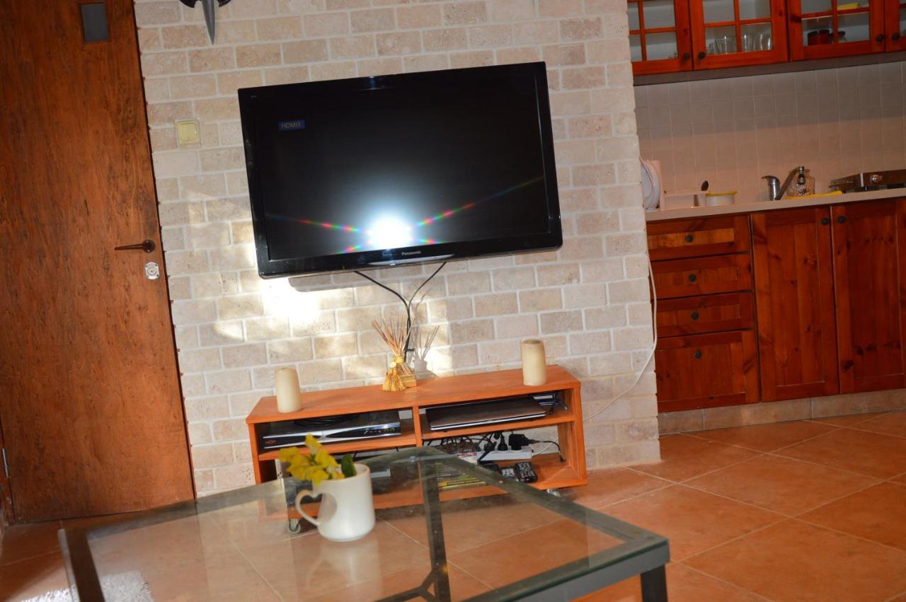 Czarina Cabin הבקתה הקיסרית והדירה הקיסרית Czarina Apartment — Caesarea — photo 4