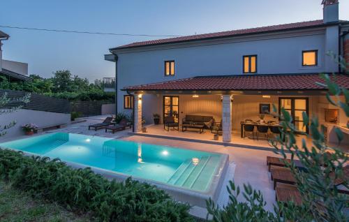 Modern villa Molindrio with pool in Porec — 4-Star Luxury Hotel in Porec, Croatia