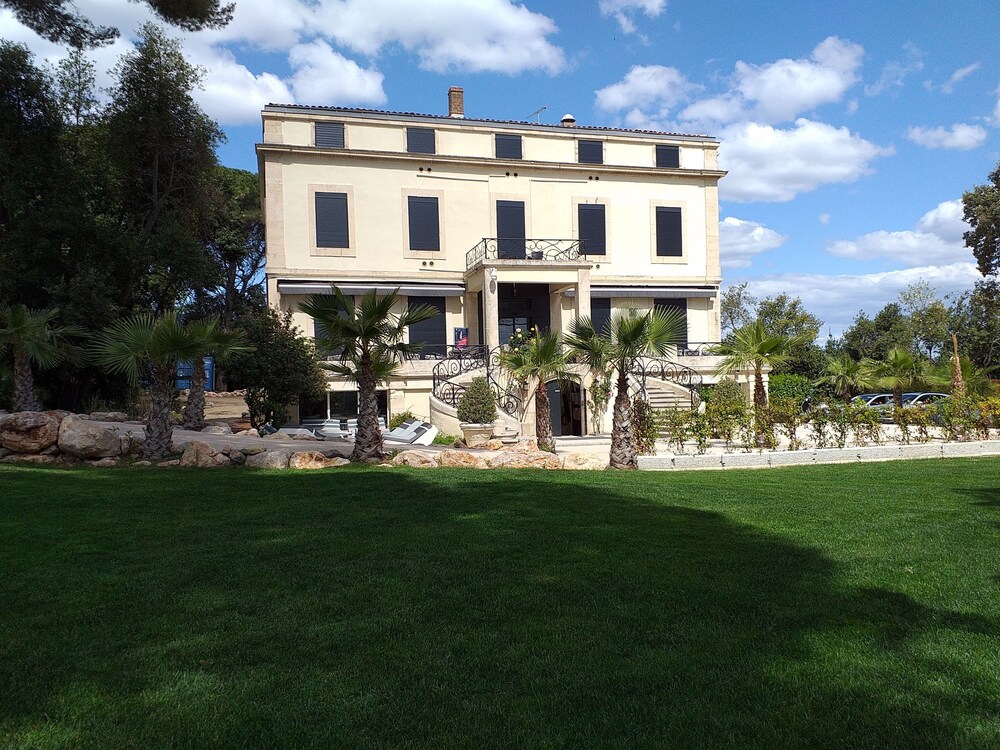 Logis Hôtel le Mas de Couran in Lattes, France