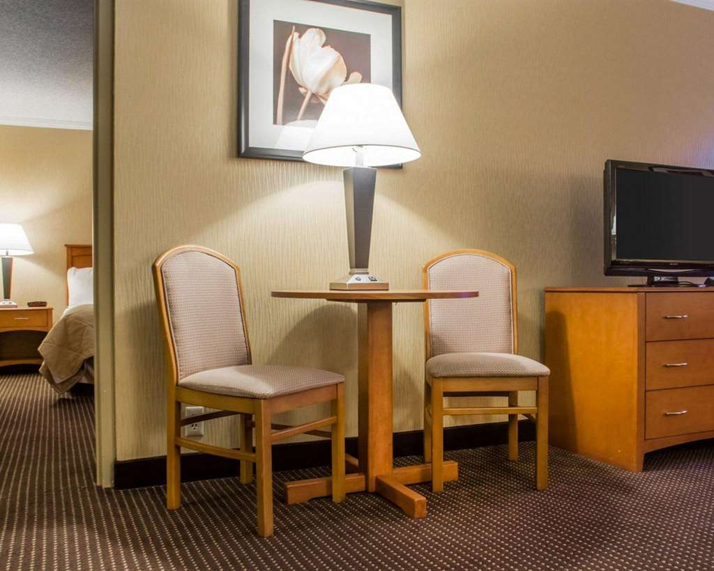 Clarion Hotel & Suites Riverfront - photo 15