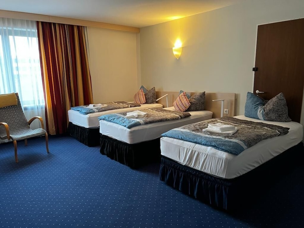 Hotel Regina DG drei D.G. GmbH — Sankt Augustin — photo 4