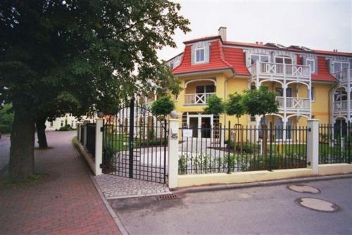 Appartmenthaus Ostseestrand — 4-Star Luxury Hotel in Ostseebad Kuehlungsborn, Germany