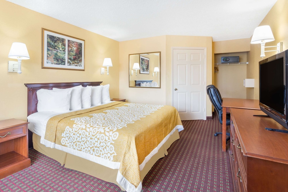 Howard Johnson by Wyndham Orlando International Drive - photo 6