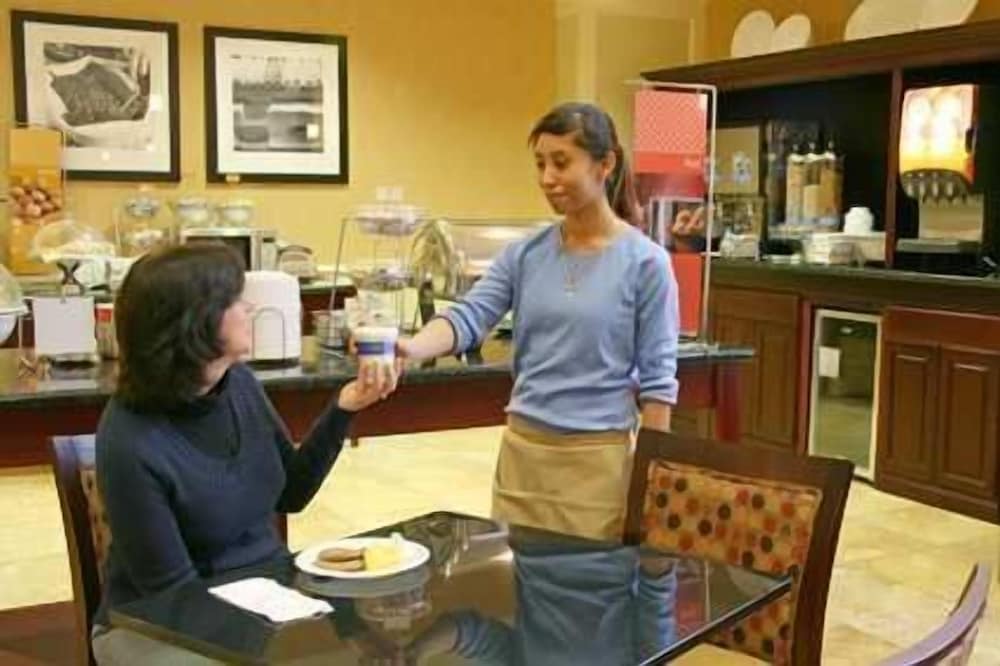 Hampton Inn & Suites Sevierville @ Stadium Drive - photo 30