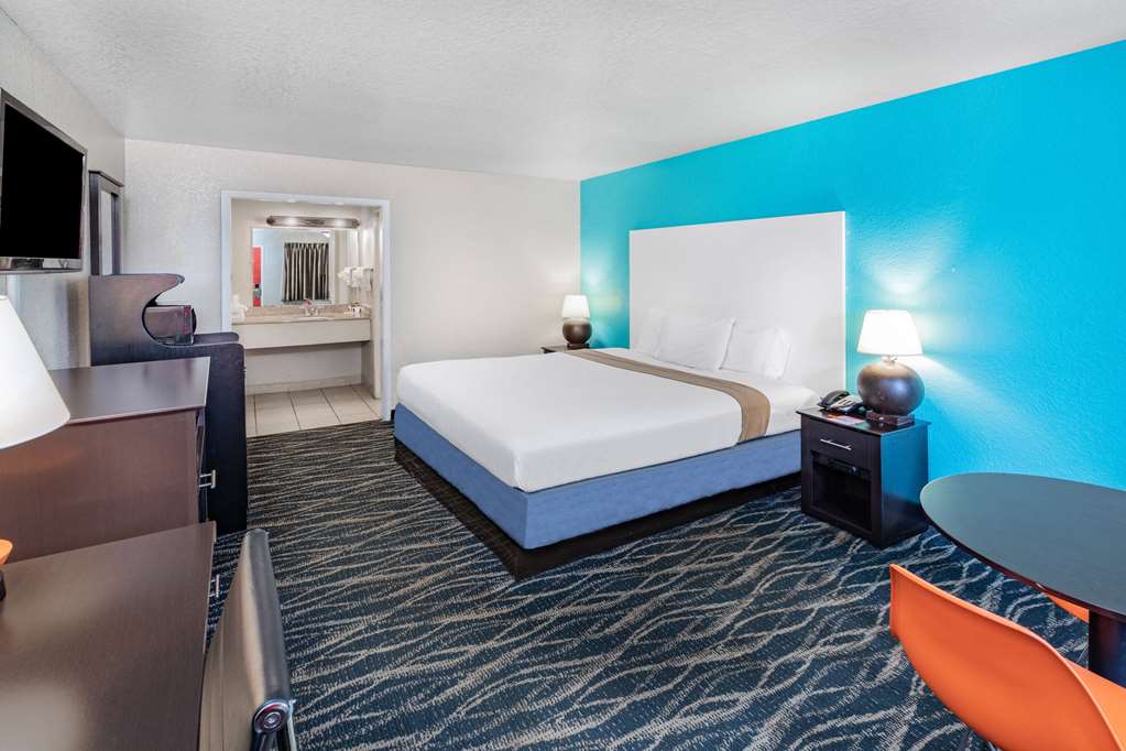 Howard Johnson by Wyndham Houston Hobby Airport - photo 19