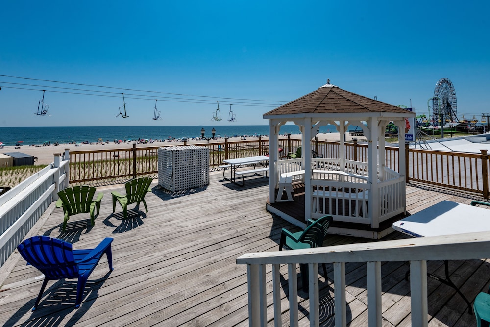 Boardwalk Hotel Charlee & Beach House Rentals - photo 50