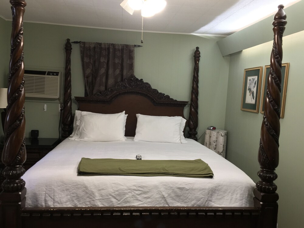 CedarWood Inn - photo 18