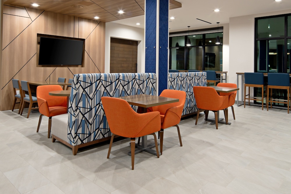 Holiday Inn Express & Suites Valencia Santa Clarita by IHG - photo 37