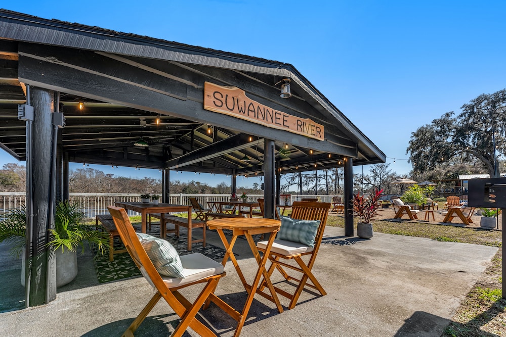 Suwannee Gables Motel and Marina - photo 19