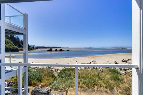 Mermaid Cove — 4-Star Luxury Hotel in Lincoln, United States