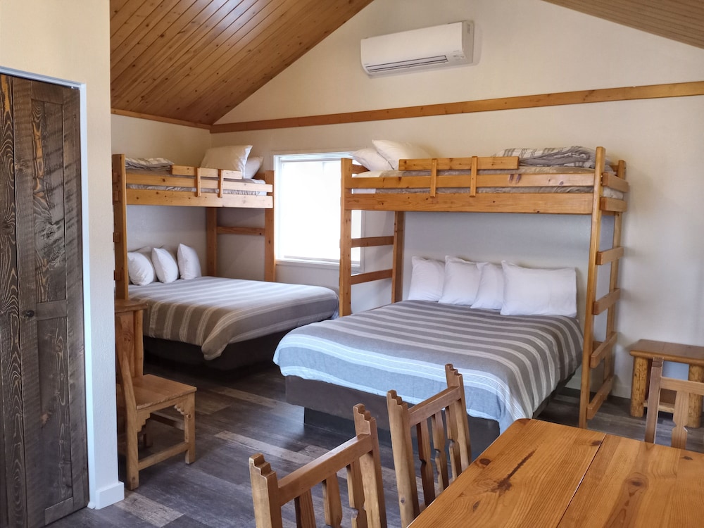 Yellowstone Riverside Cottages - photo 10