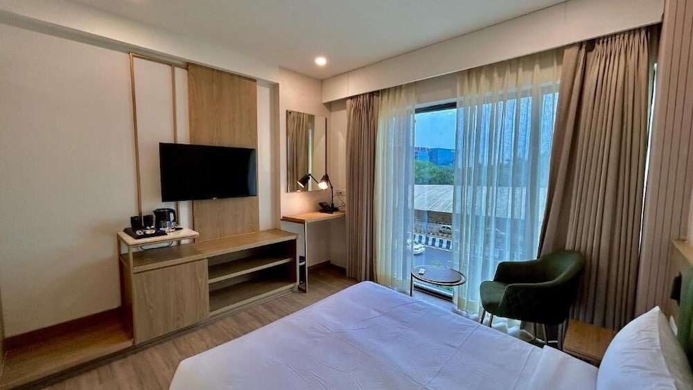 Hotel Limon Near Sector 29 Gurgaon — 4-Star Luxury Hotel in Gurgaon, India