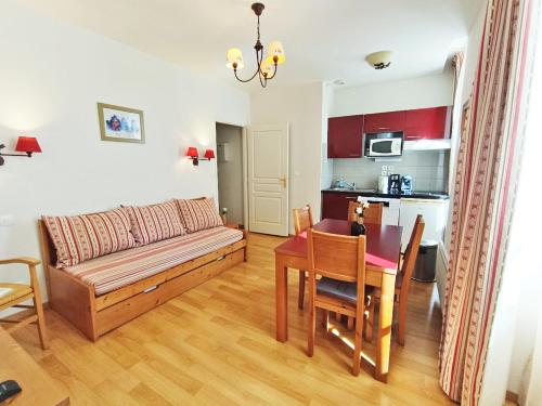 La Cardabelle T2 Centre Luchon Wifi Casier a Ski Ascenseur 4 Personnes in Bagneres-De-Luchon, France