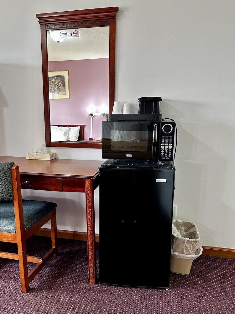 Attica Inn - photo 15