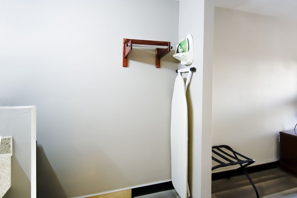 Cypress Inn & Suites Washington by OYO - photo 28