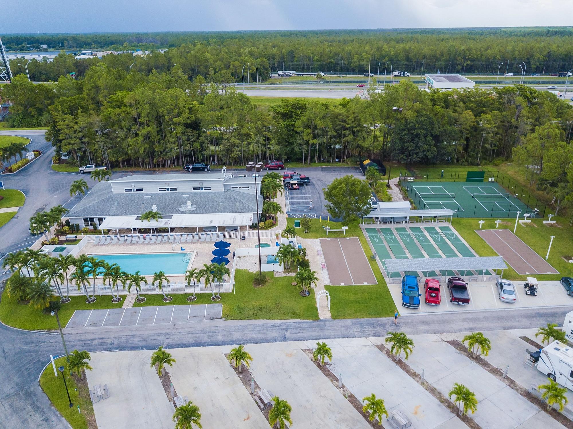 Club Naples RV Resort - photo 21