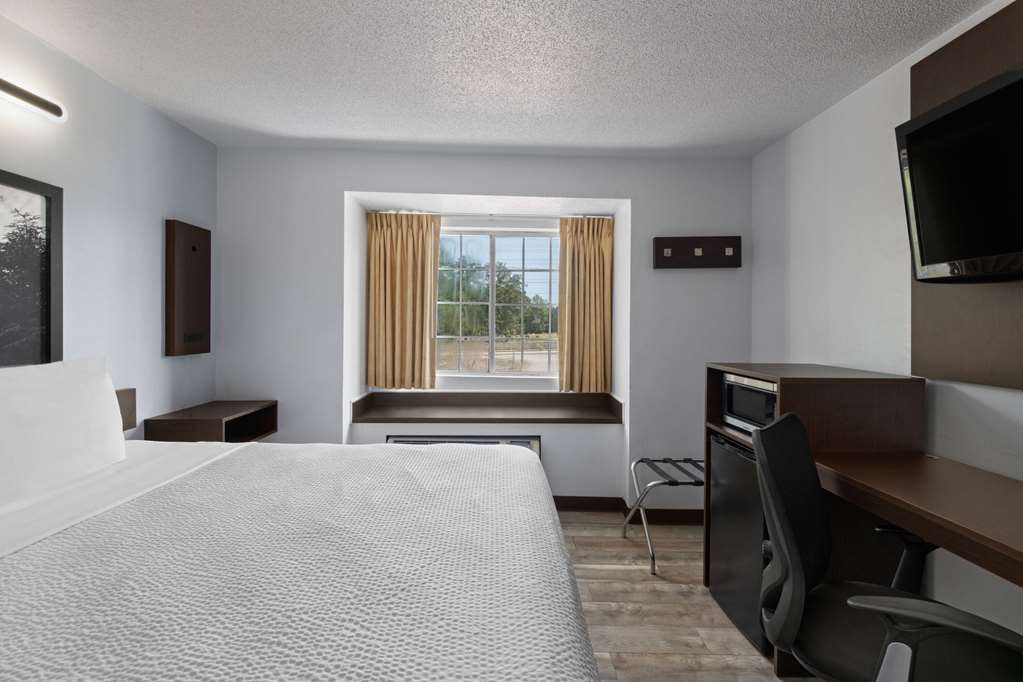 Super 8 by Wyndham Harbison Parkridge Hospital - photo 24