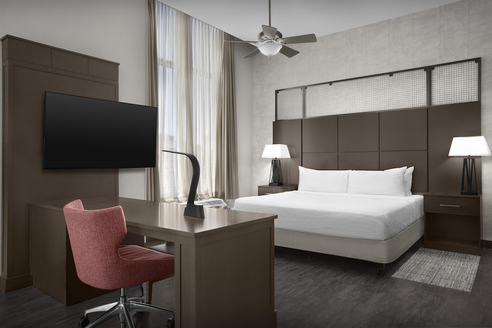 Hampton Inn & Suites Austin @ The University Capitol - photo 17
