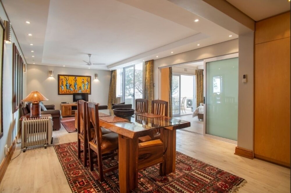 2 Bedroom Lido Apartment Sea Point — 4-Star Luxury Hotel in Cape Town, South Africa