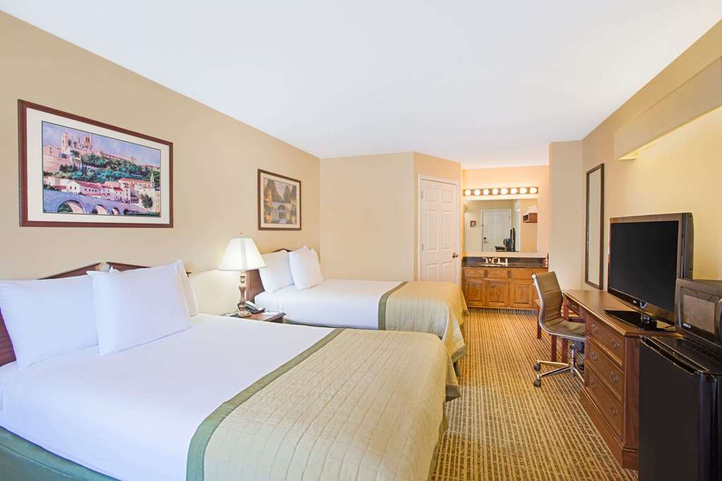 Baymont by Wyndham Forest City - photo 5