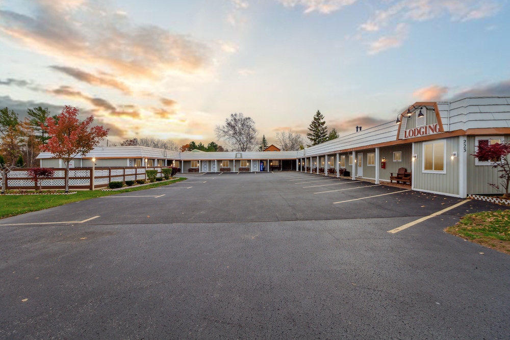 Vindel Motel - carbon neutral hotel in Mackinaw